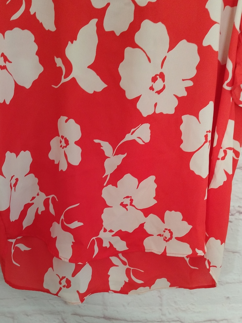 Ann Taylor Factory Red and Cream Floral V-Neck Puff Sleeve Blouse - Picture 4 of 8